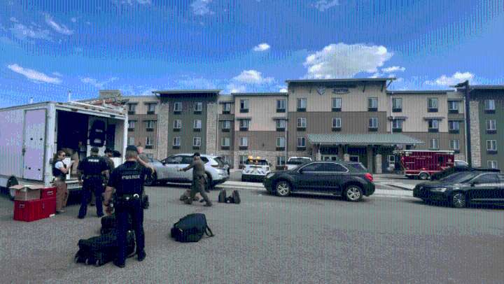 Broomfield agencies, SWAT at hotel after a man barricaded inside a room