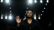 ¿Quién es Lisa Cook, la primera gobernadora de la Fed que un presidente ha intentado despedir?