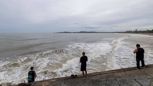 Huracán Erin amenaza a islas de Carolina del Norte con corrientes peligrosas