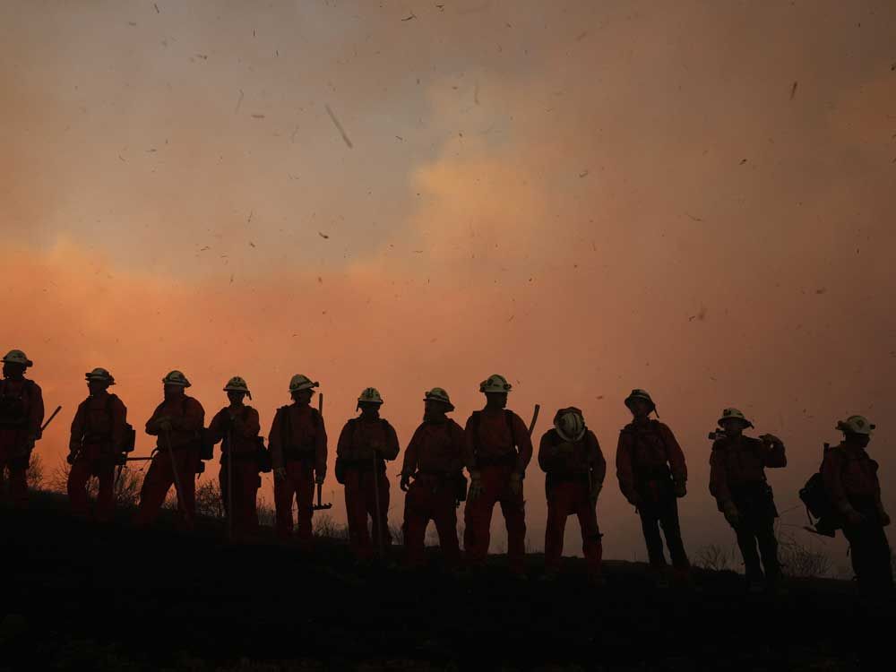 Blaze that forces thousands to flee north of Los Angeles