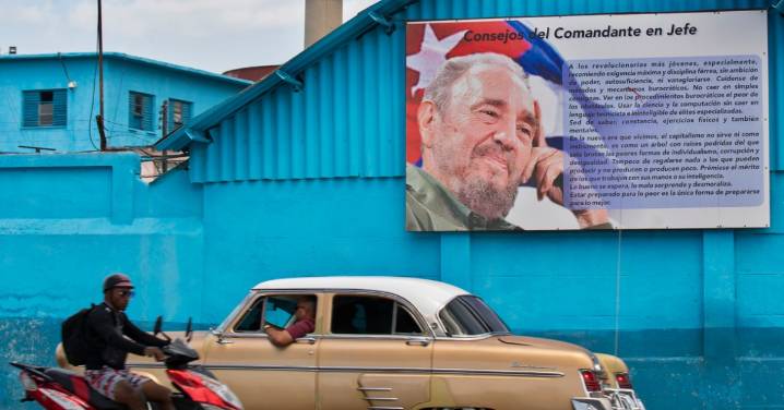Pide Díaz-Canel unidad y resistencia en el 99 aniversario del natalicio de Fidel Castro