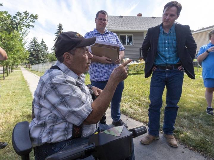 Transportation minister meets with residents angry over bike lanes