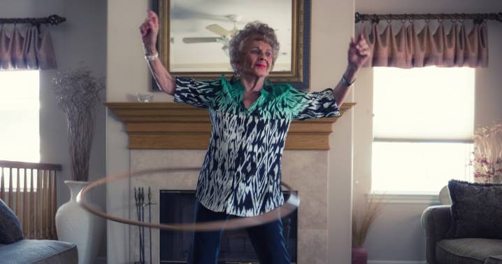 Joan Anderson, who brought the hula hoop to the U.S. and named it, dies at 101