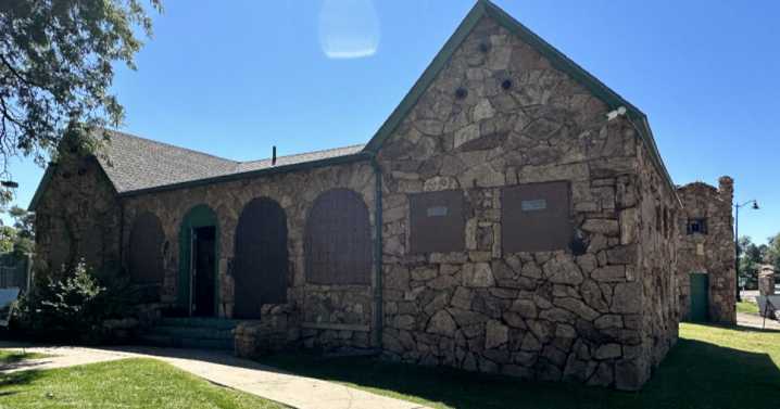 Could the Pueblo City Park bathhouse still become a historical landmark?