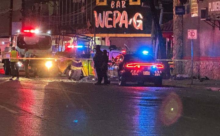 Chocan patrullas de la Policía de Monterrey durante persecución; hay 4 oficiales lesionados