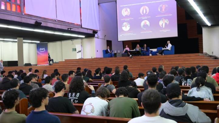 ¡Ahora sí, el futuro llegó! Así se impulsará la inteligencia artificial en Medellín con 30 mil cupos
