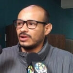 Sin visitas, aislado y en indefensión legal: Así cumple 16 meses en prisión el periodista y defensor de DDHH Carlos Julio Rojas