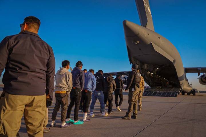 Una jueza bloquea las "deportaciones aceleradas" de inmigrantes del Gobierno Trump