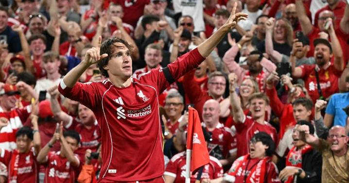 Liverpool consigue milagroso triunfo en inicio de Premier League