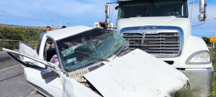 Ya suman tres las víctimas mortales tras el choque entre un tráiler y una camioneta en la 70 Oriente