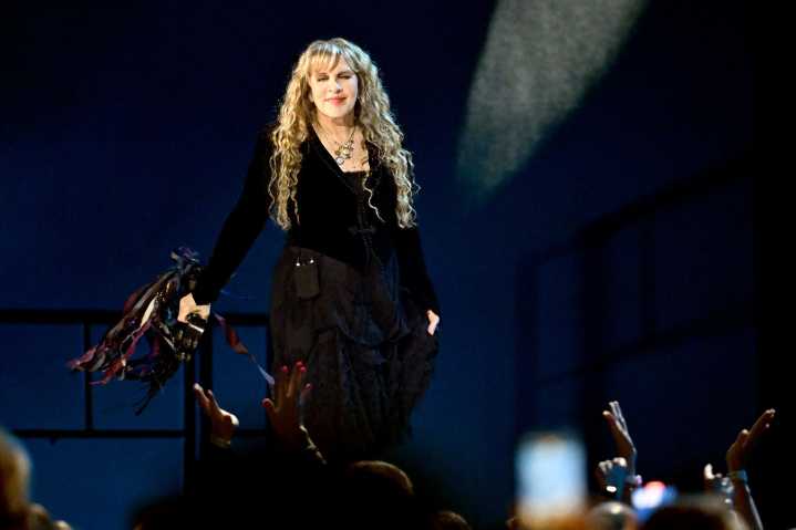 Stevie Nicks postpones concerts after fracturing her shoulder