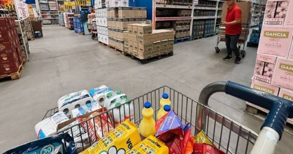 Consultoras prevén inflación cercana al 2% pese al fuerte alza del dólar y el incremento de precios en alimentos