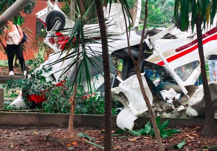 ¡Atención! Una avioneta se accidentó en los alrededores del Estadio de Medellín