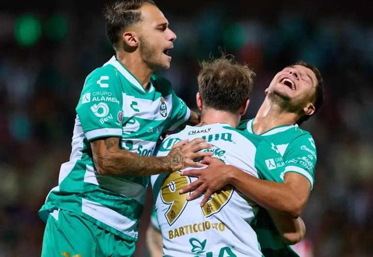 El victorense Alan Pulido falla penal y Chivas cae 1