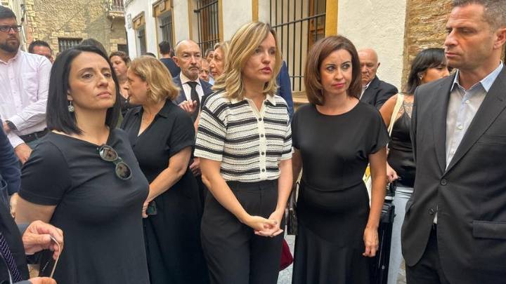 Cientos de personas arropan a Javier Lambán en su último adiós en Aragón