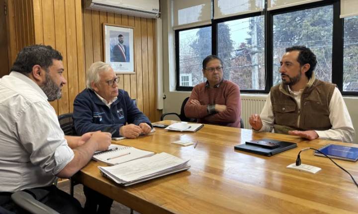 Edelaysen expuso en la Delegación Presidencial su plan de inversiones 2025-2030 para fortalecer el servicio eléctrico en Aysén