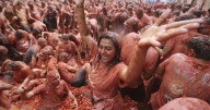 Tons of overripe tomatoes become projectiles in Spain's ‘Tomatina’ food fight