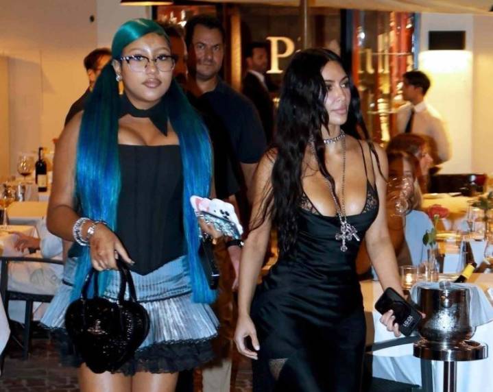 North West, hija de Kim Kardashian, divide opiniones por polémico look
