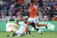 Deadspin | Dynamo try to keep fading playoff hopes alive at St. Louis City
