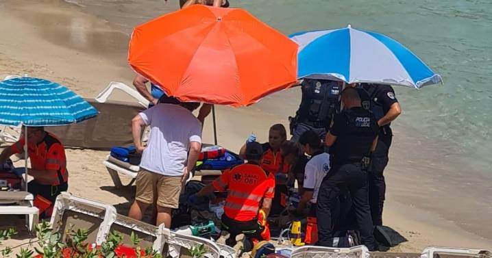 Muere un hombre en la playa de Cas Català