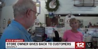 Waverly store owner gives back to customers
