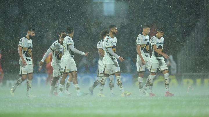Pumas vs Necaxa: Segundo tiempo se retrasa por tormenta
