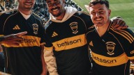 Los All Blacks se vistieron de azul y oro y se mostraron encantados con La Bombonera