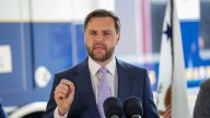 Vance les comentó a las tropas estadounidenses en el Reino Unido que gracias a ellos Trump va a 'devolver la paz a Europa'