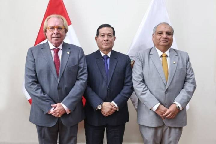 Jefe del Gabinete se reunió con alcalde de La Molina y ministro de Transportes
