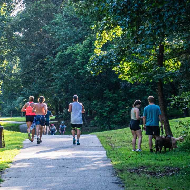 Descubre la vida saludable en los senderos verdes de Kannapolis