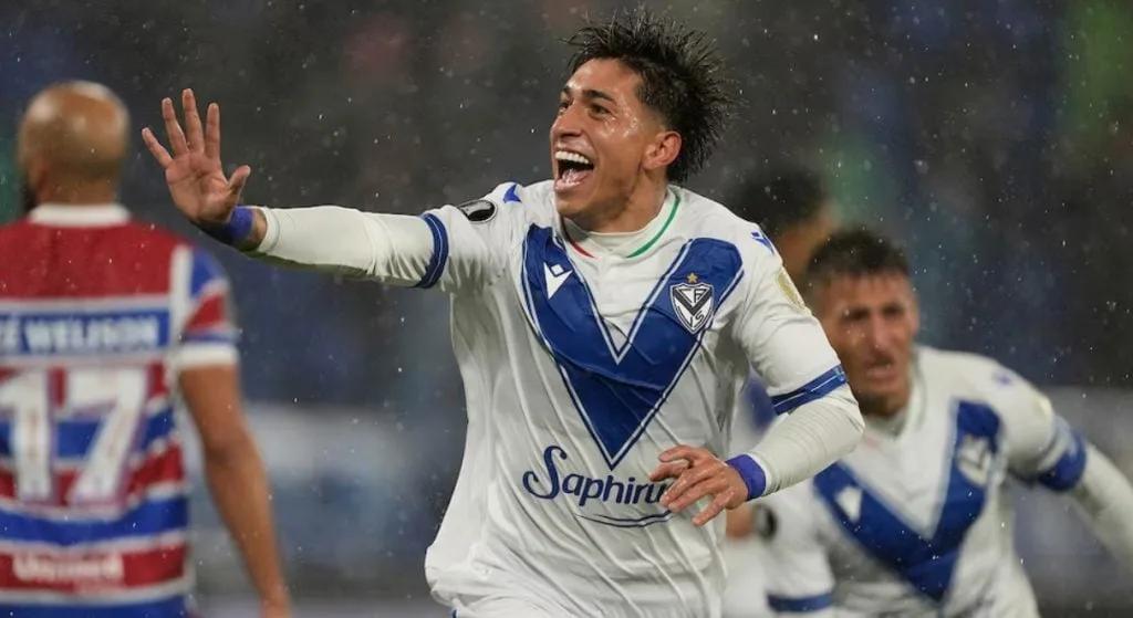 Vélez venció 2 a 0 a Fortaleza y es el primer equipo argentino en avanzar a cuartos de final