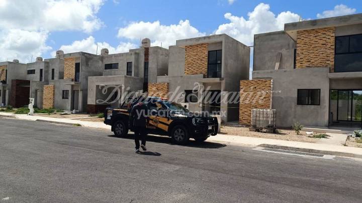 Hallan el cuerpo sin vida de un hombre en una casa en construcción en un fraccionamiento de Dzitya