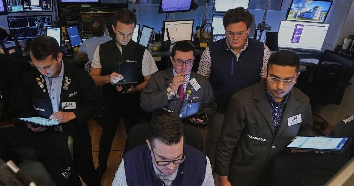 Wall Street clocks another winning week