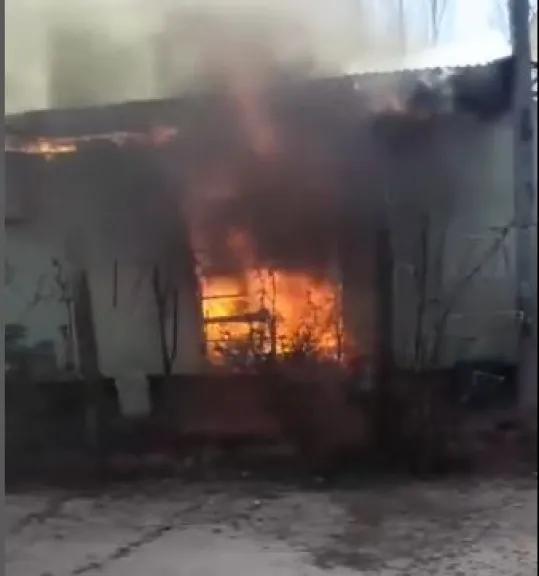 Un matrimonio de Ferri perdió todo en un incendio y piden oraciones por su hijo internado
