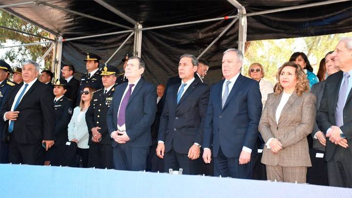 El Gobernador entregó 80 camionetas y 24 motocicletas a la Policía de la Provincia…