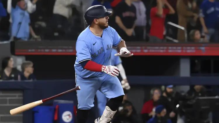 Kirk y Scherzer brillan en contundente victoria de los Azulejos sobre Piratas