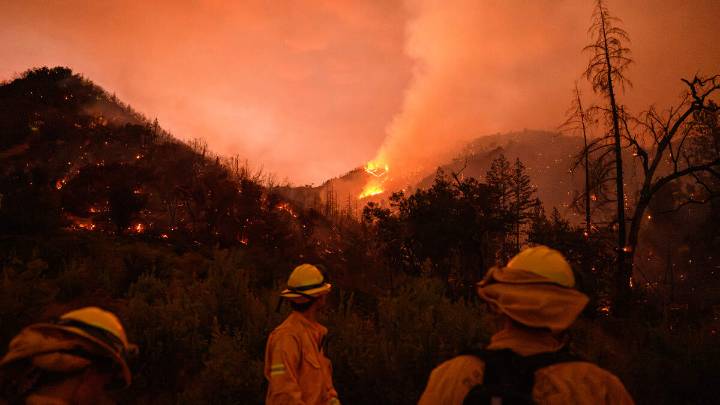 Growing Wildfires In Oregon, California Prompt Mandatory Evacuations