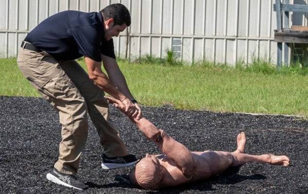 Video: Refuerza ICE capacitación de agentes en medio de plan de deportaciones masivas