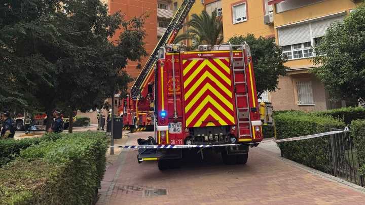 Cuatro intoxicados por humo tras un incendio en un edificio de Fuenlabrada