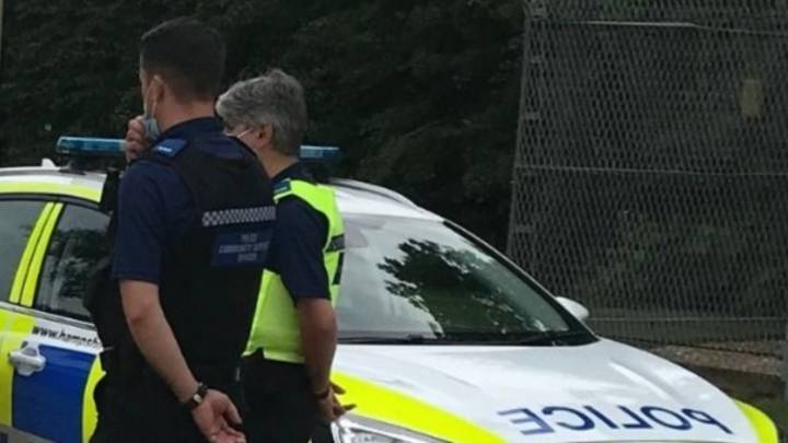 Helicóptero se estrella en isla al sur de Inglaterra; mueren tres personas y una más resulta lesionada