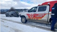 Bomberos de Villa Pehuenia salvaron a turistas chilenos atrapados por la nieve en la Ruta 13