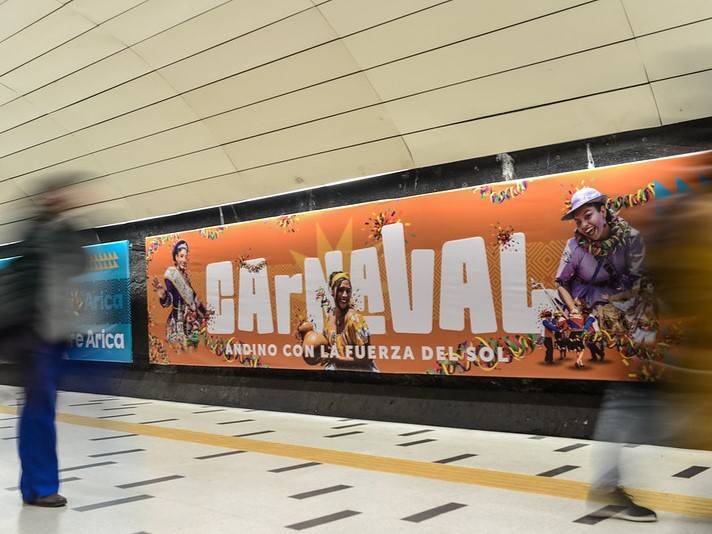 Campaña “Arica, un viaje en el tiempo” revoluciona Metro de Santiago con Inteligencia Artificial
