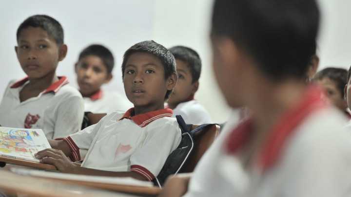 Más de 300 estudiantes sin clases por combates en el oriente del Cauca