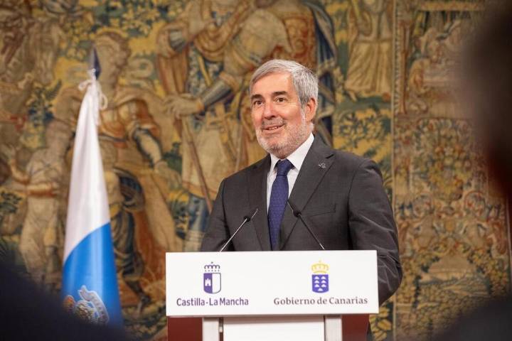 Clavijo insta a acelerar la salida de menores migrantes asilados