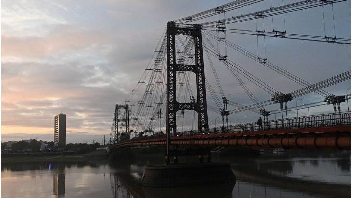 Miércoles nublado en la ciudad de Santa Fe antes de la llegada de un nuevo frente frío