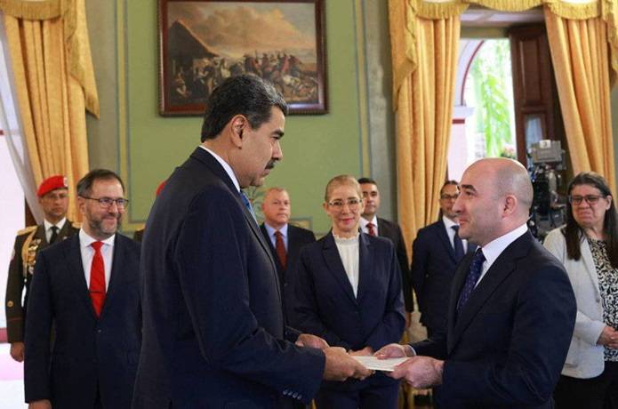 Maduro recibe cartas credenciales de embajadores de varias naciones