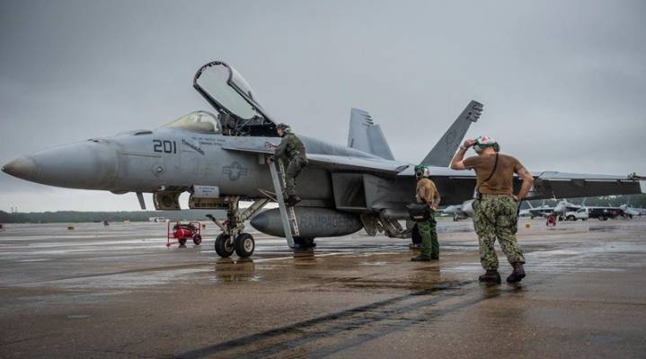 Avión de combate de la Marina de EE.UU. se estrella en aguas de Virginia Beach