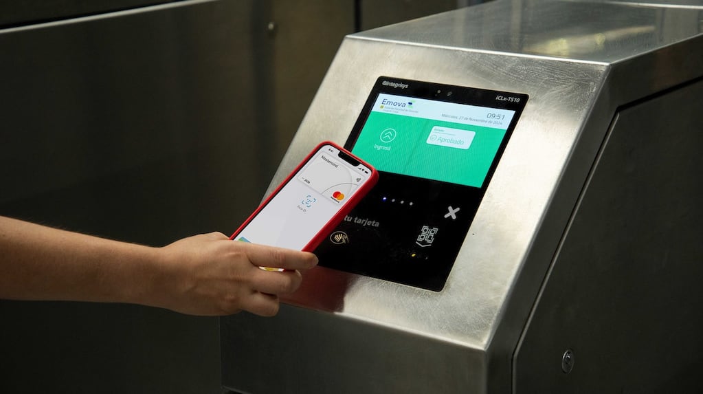 Con el impulso del transporte público, crece el uso de los pagos sin contacto con tarjetas y celulares