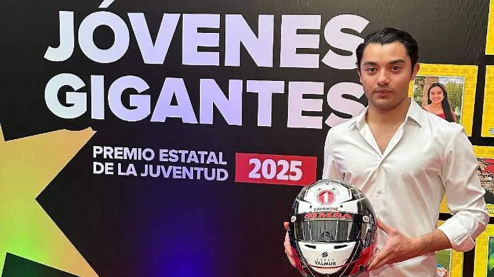 Luis Carlos Pérez Cabello y otros universitarios de la UAdeC brillan en el Premio Estatal de la Juventud “Jóvenes Gigantes” 2025
