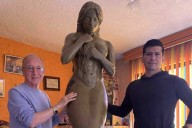 ¡Casi lista! Escultura de sirena para islote de la laguna Atezca, en Molango
